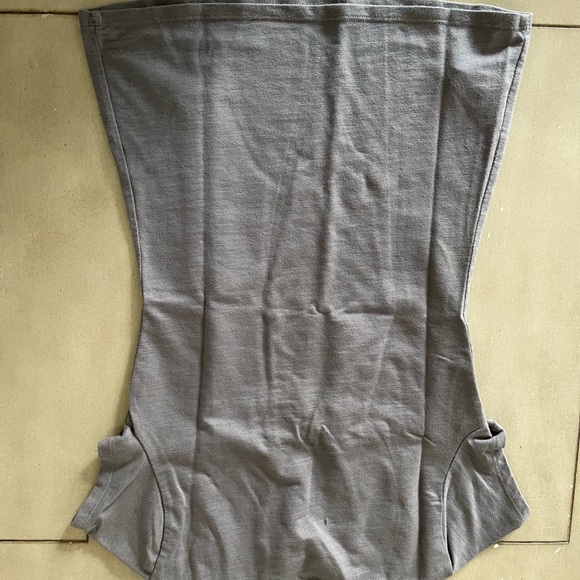 Guess brand in XS size. Color grey. In excellent condition - Picture 1 of 2